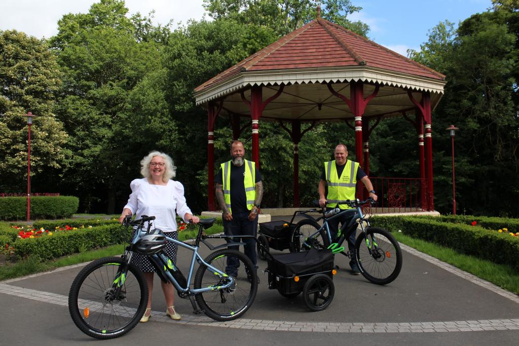 Cllr Graham with two environmental team members and their electric bikes in Wallsend.JPG