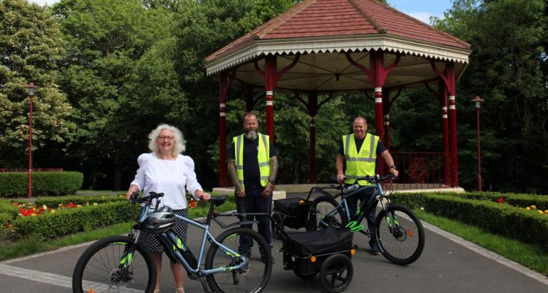 Cllr Graham with two environmental team members and their electric bikes in Wallsend.JPG