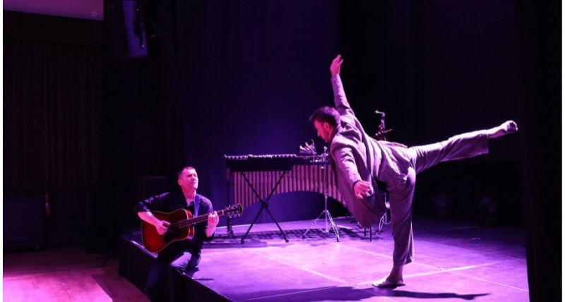 Anthony Lo-Giudice and Brendan Murphy perform at the launch Anthony Lo-Giudice and Brendan Murphy perform at the launch